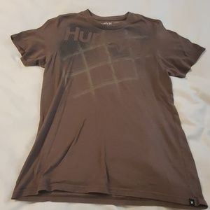 Hurley brown tee shirt.